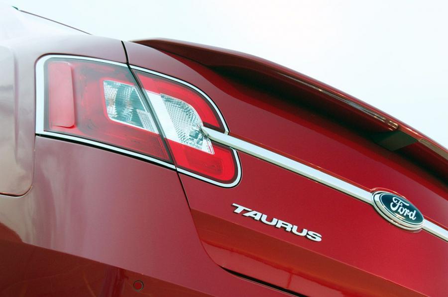  Ford Taurus SHO 2010 года  (фото 59 из 248)